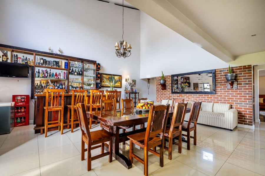 6 Bedroom Property for Sale in Stellenbosch Farms Western Cape